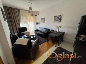 **LUX STAN U ZONEDOVOJ ZGRADI**